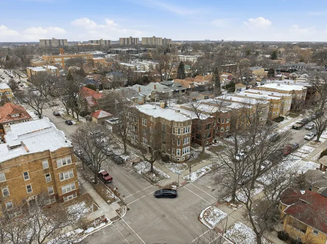 $875,000 | 2600 West North Shore Avenue, Chicago, IL 60645