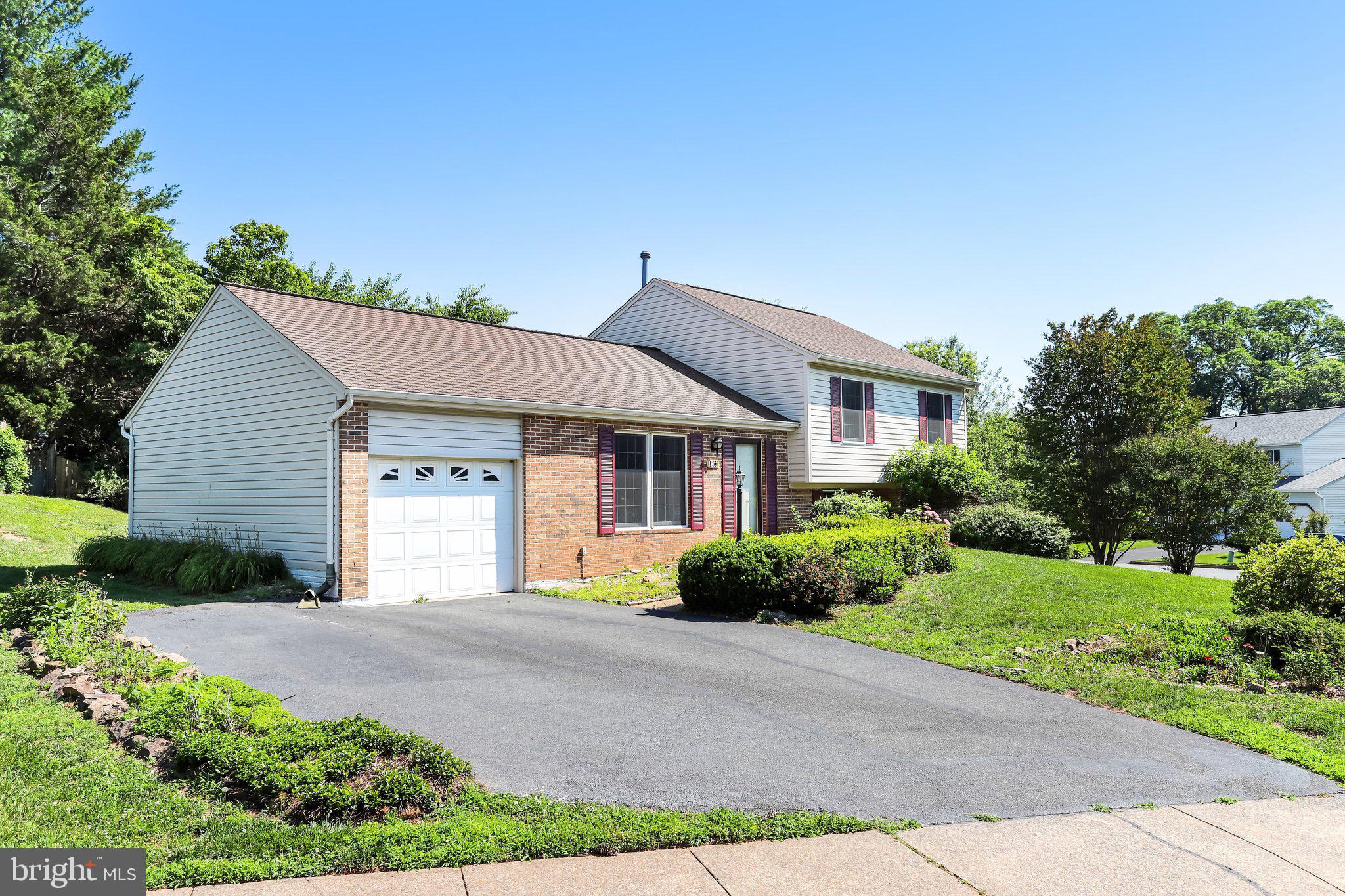 1803 East Beech Road Sterling, VA 20164 - Photo 3 of 34
