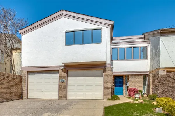 a front view of house with yard