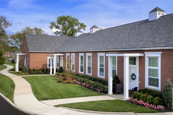 $2,895 | 75 Circle Drive, Unit 82103, Central Islip, NY 11722