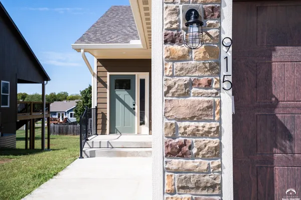 $350,000 | 915 Eagle Ridge Drive, Baldwin City, KS 66006