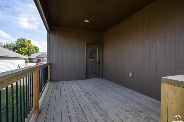 $350,000 | 915 Eagle Ridge Drive, Baldwin City, KS 66006