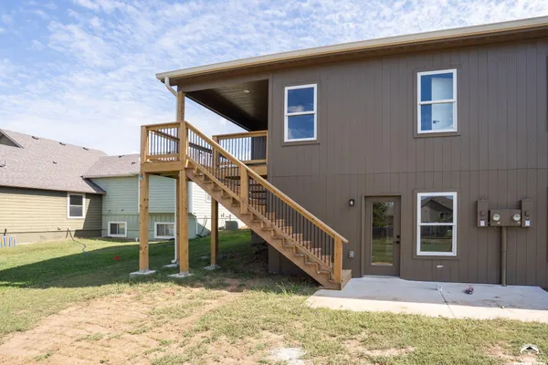 $350,000 | 915 Eagle Ridge Drive, Baldwin City, KS 66006