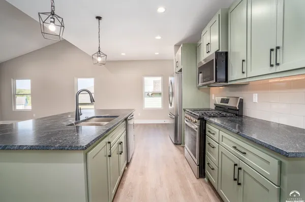 $350,000 | 915 Eagle Ridge Drive, Baldwin City, KS 66006