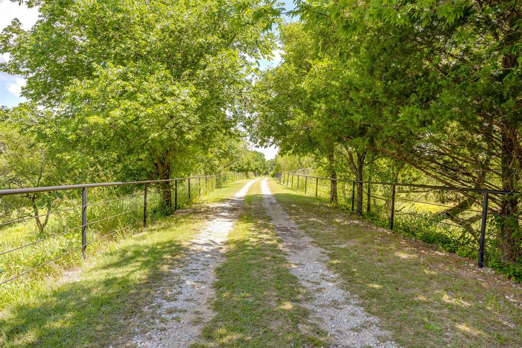 10287 Fm 1749 Sunset, TX 76270 - Photo 3 of 40