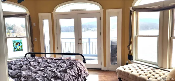 $695,000 | 545 Shore Drive, New Windsor, NY 12553