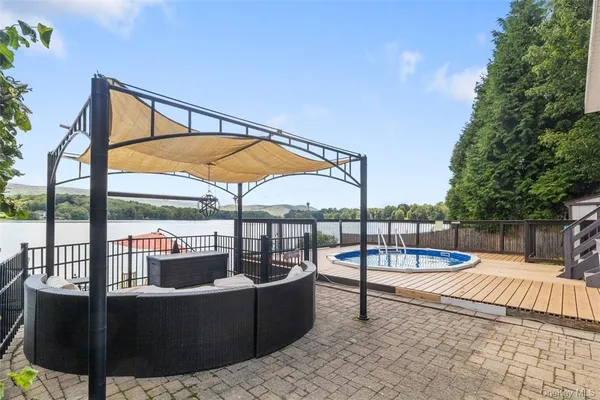 $695,000 | 545 Shore Drive, New Windsor, NY 12553