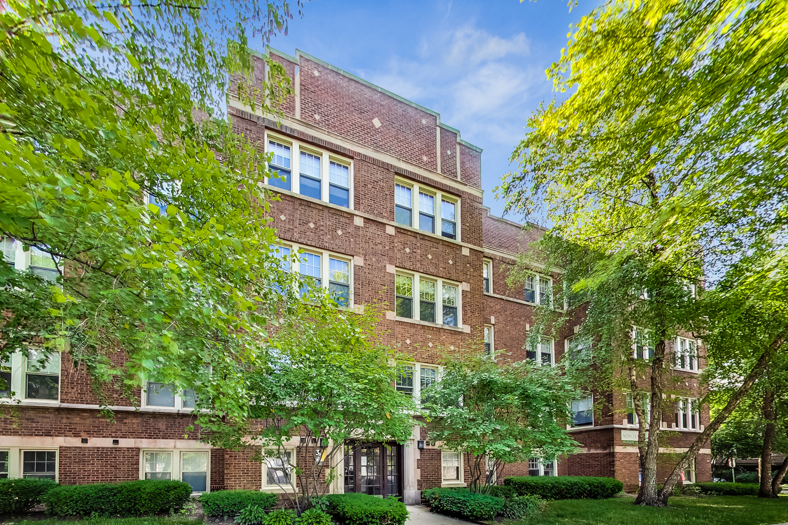 932 Pleasant Street, Unit 2W Oak Park, IL 60302 - Photo 2 of 21 a view of a building