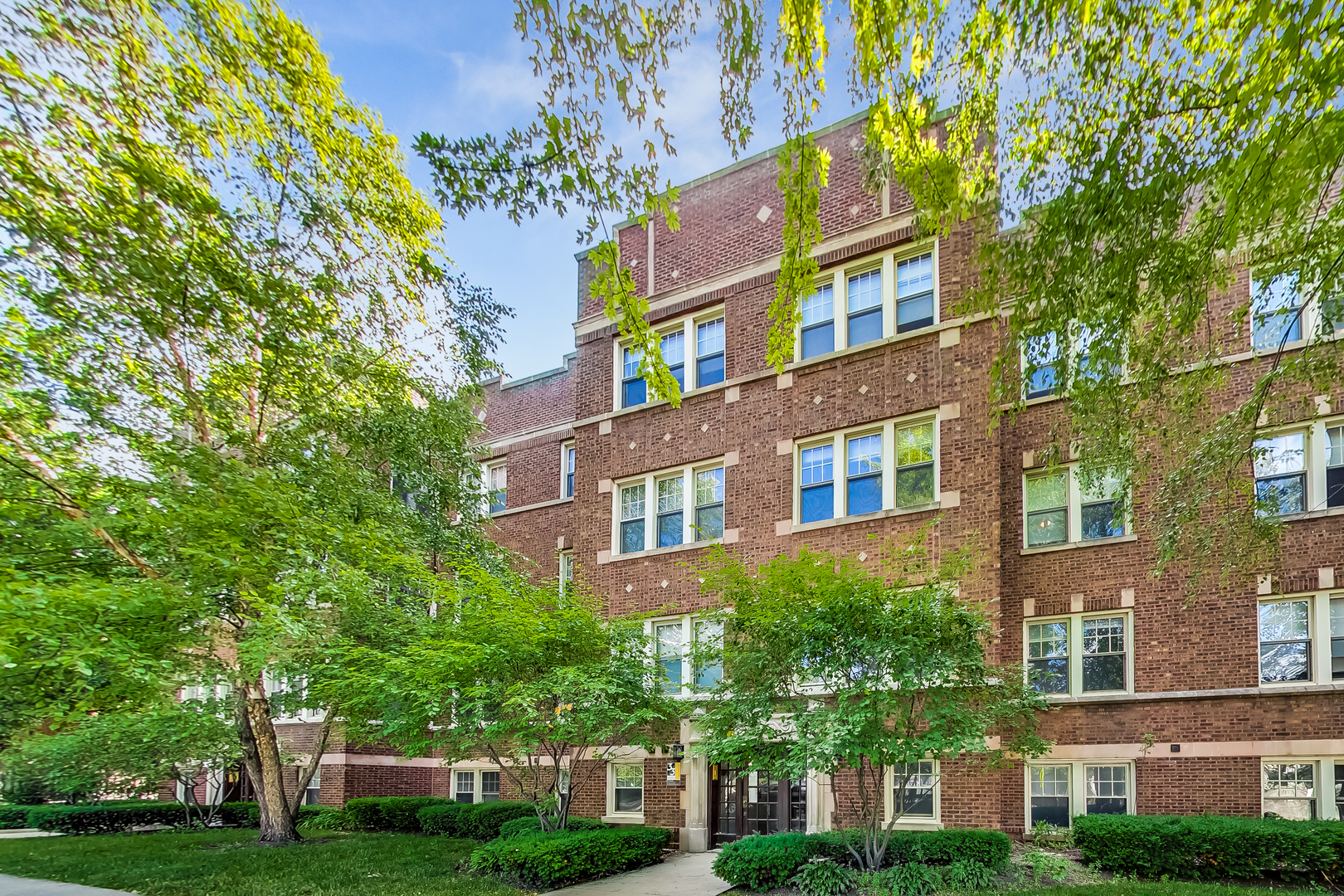 932 Pleasant Street, Unit 2W Oak Park, IL 60302 - Photo 3 of 21 front view of a building