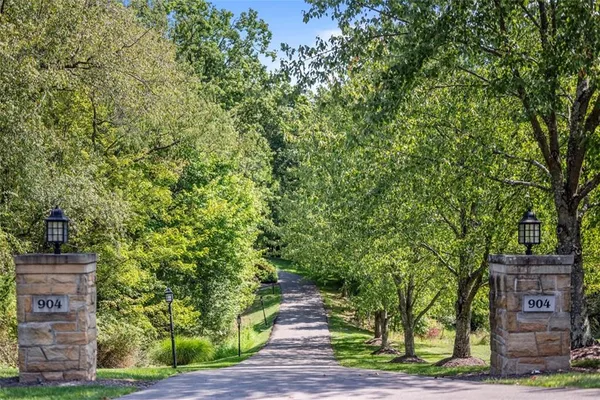 $2,700,000 | 904 Champlain Place, Gibsonia, PA 15044