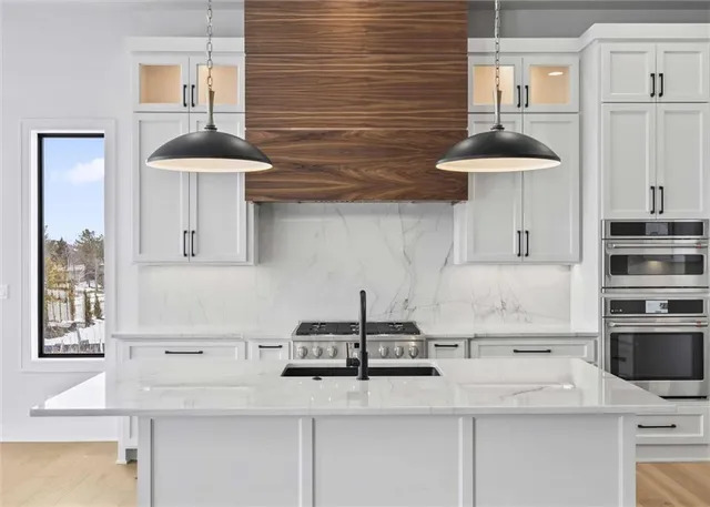 $1,418,550 | 3244 West 133rd Terrace, Leawood, KS 66224