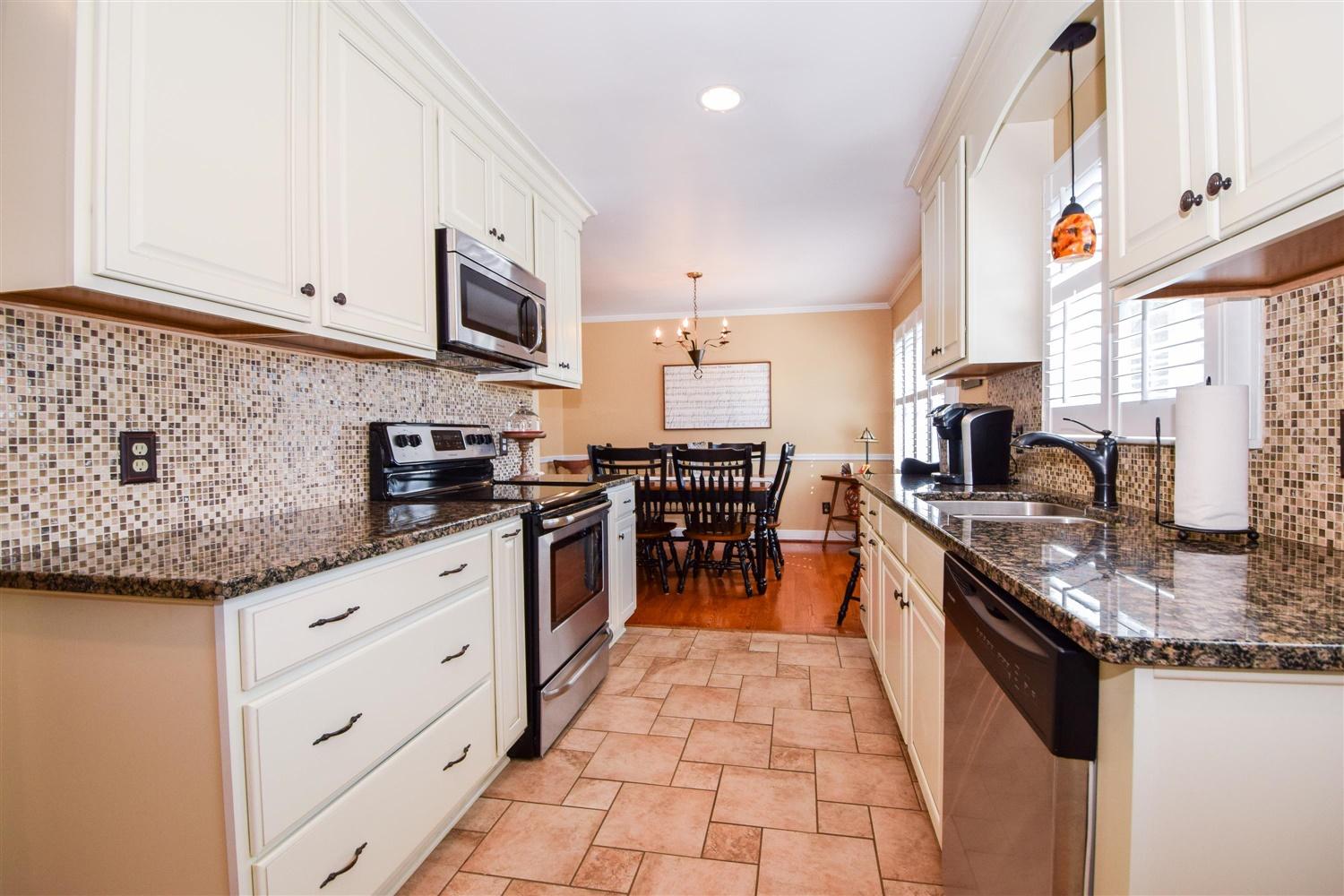3486 Greencliff Road Roanoke, VA 24018 - Photo 12 of 30 Granite counter tops