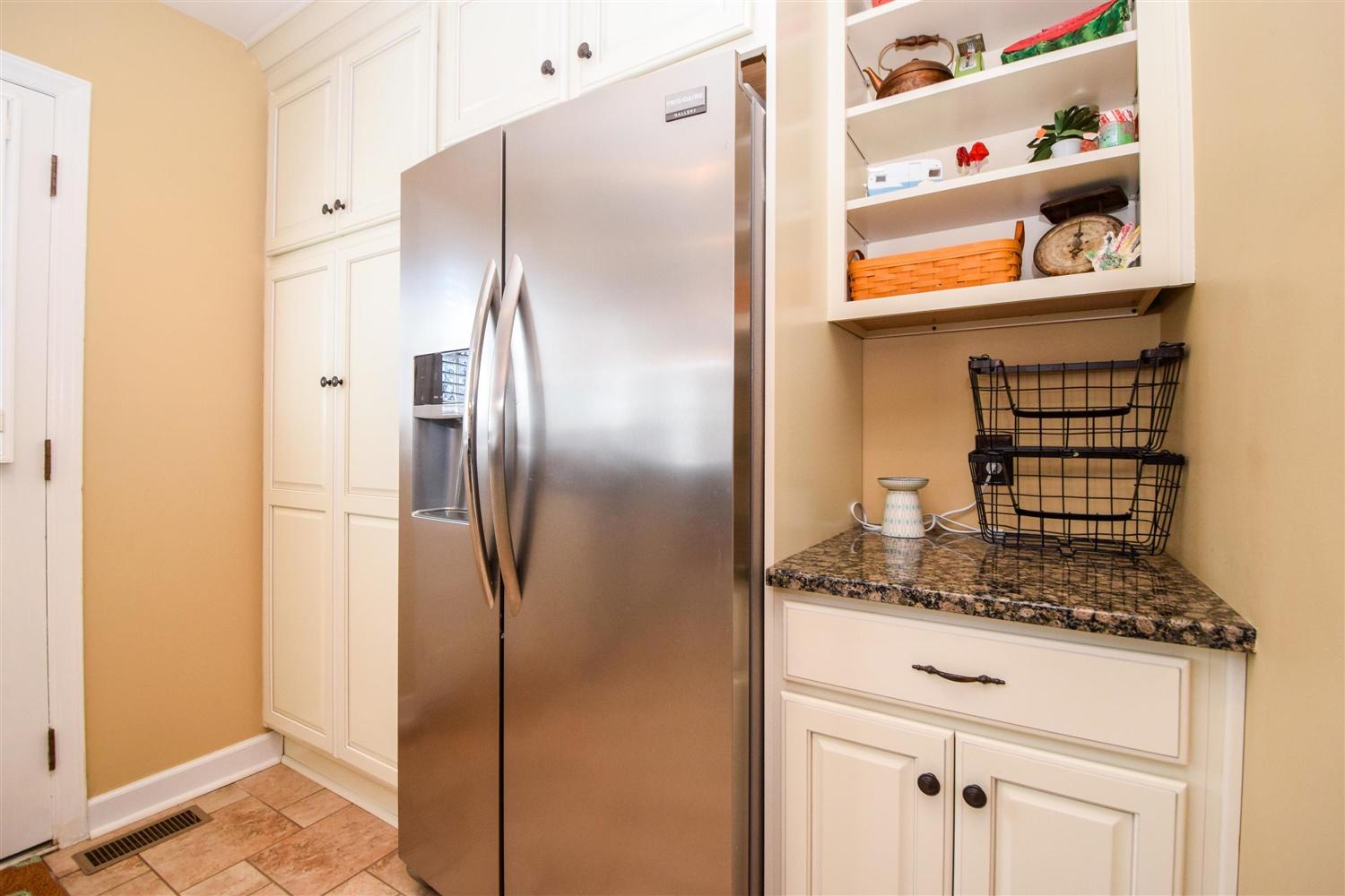 3486 Greencliff Road Roanoke, VA 24018 - Photo 13 of 30 Stainless Steele appliances