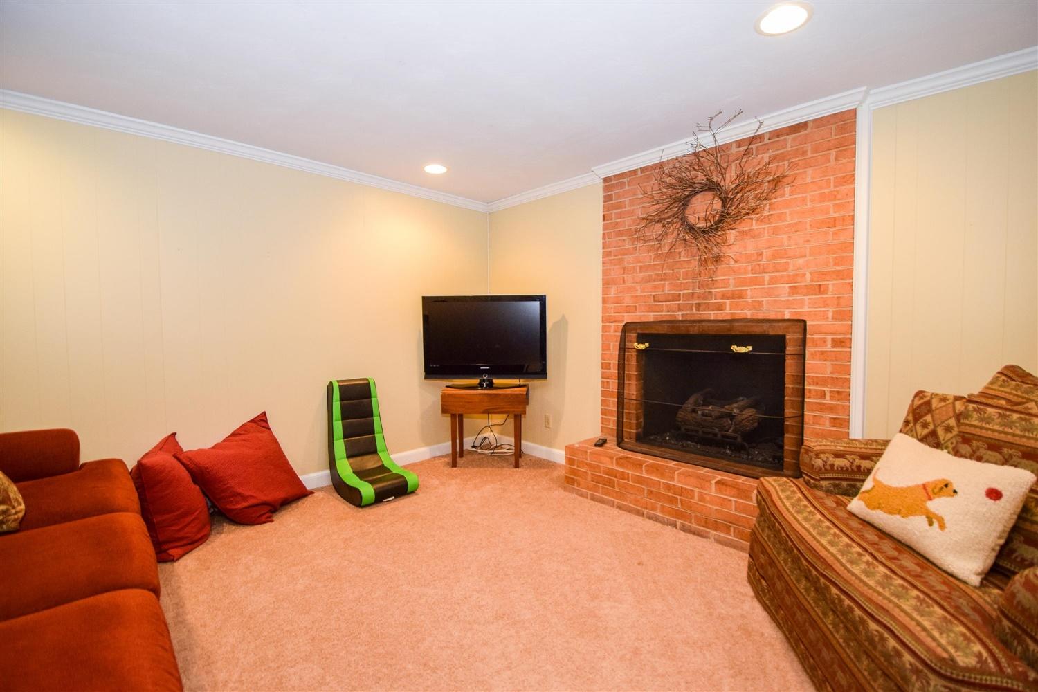 3486 Greencliff Road Roanoke, VA 24018 - Photo 19 of 30 Family Room