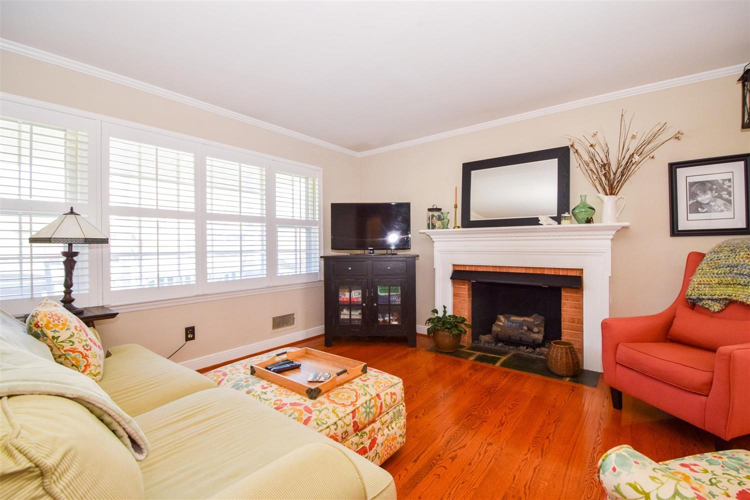 3486 Greencliff Road Roanoke, VA 24018 - Photo 7 of 30 Gas fireplace