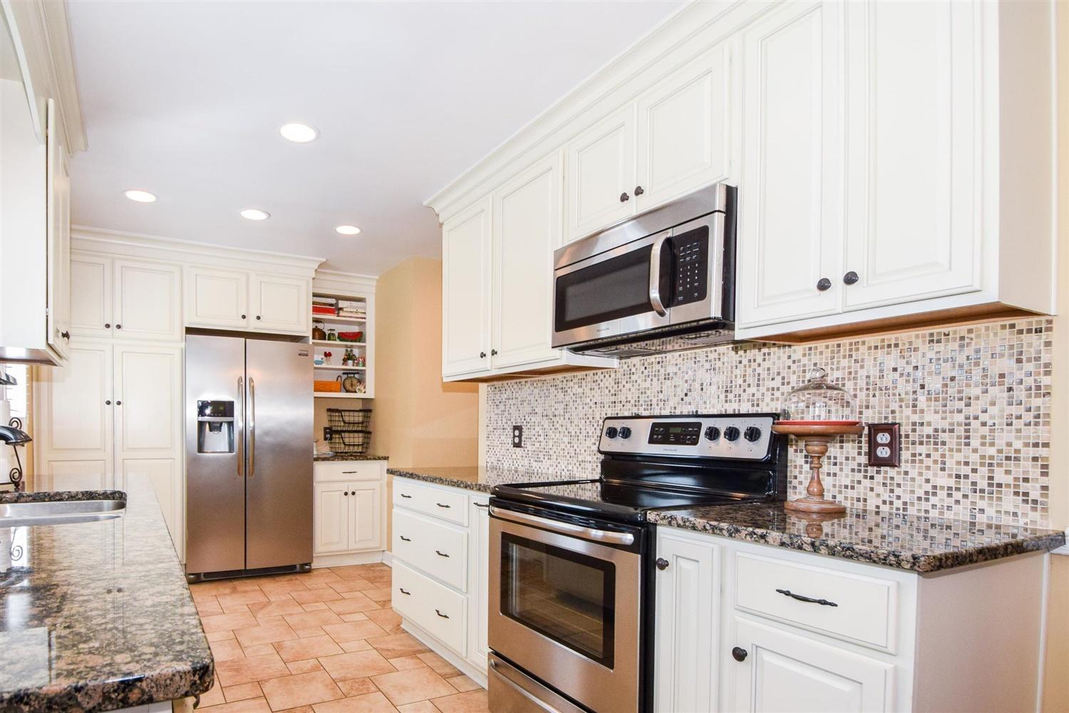 3486 Greencliff Road Roanoke, VA 24018 - Photo 10 of 30 Modern kitchen