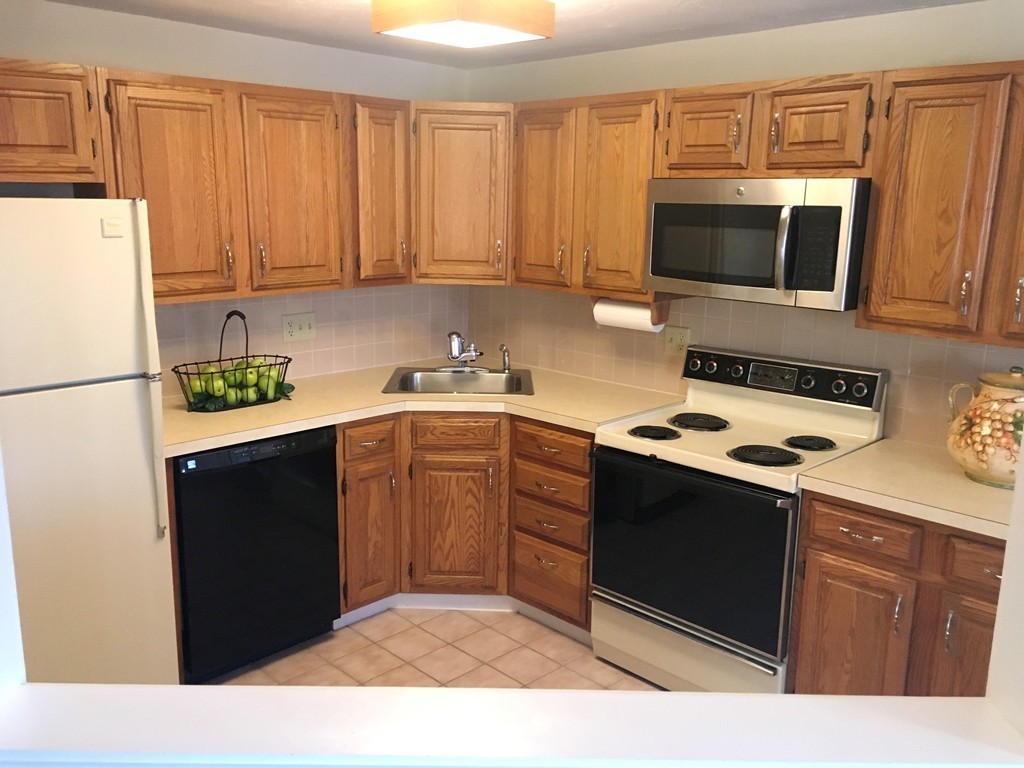 515 Ridgefield Circle, Unit B Clinton, MA 01510 - Photo 4 of 21 Gallery Image 4