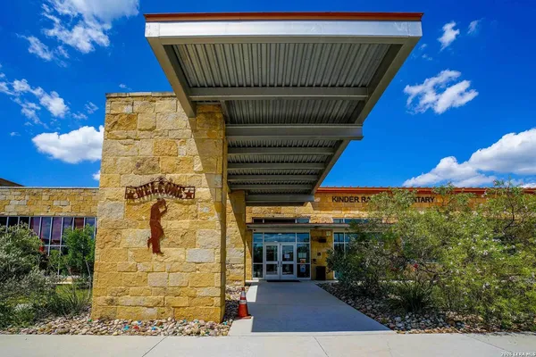 $3,200 | 1907 Roaring Fork, San Antonio, TX 78260