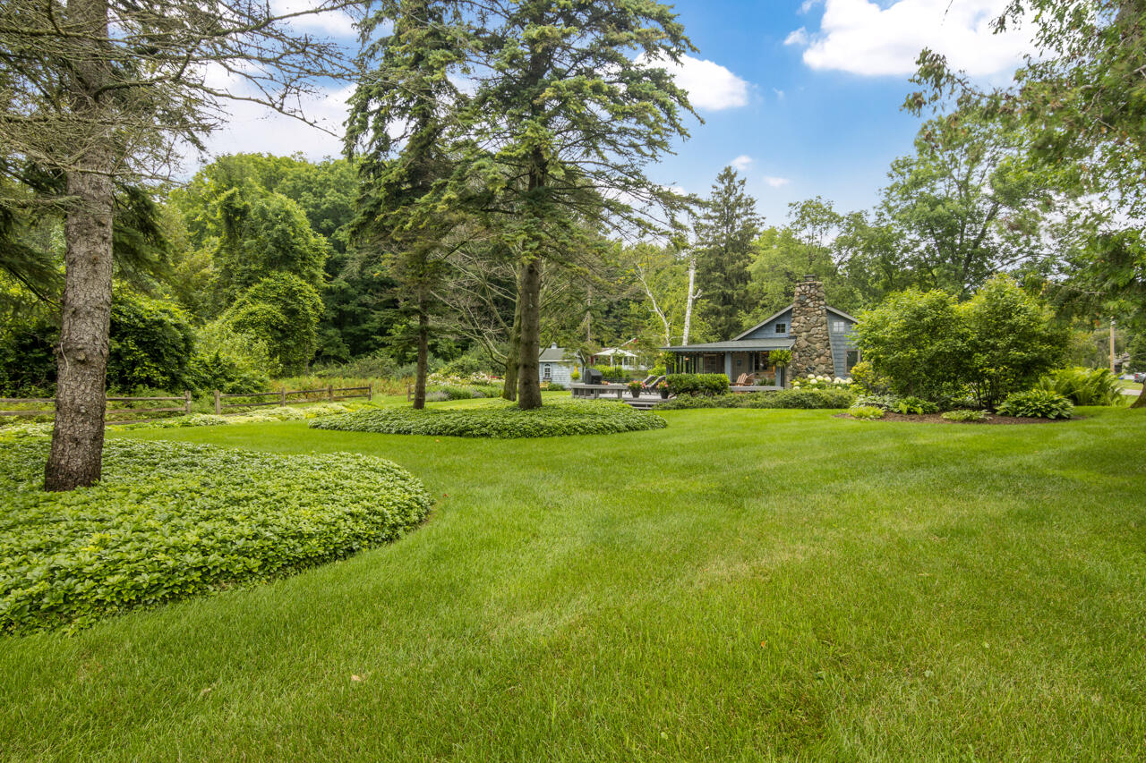 1696 Nichols Road Beulah, MI 49617 - Photo 42 of 49 43-Scene-39