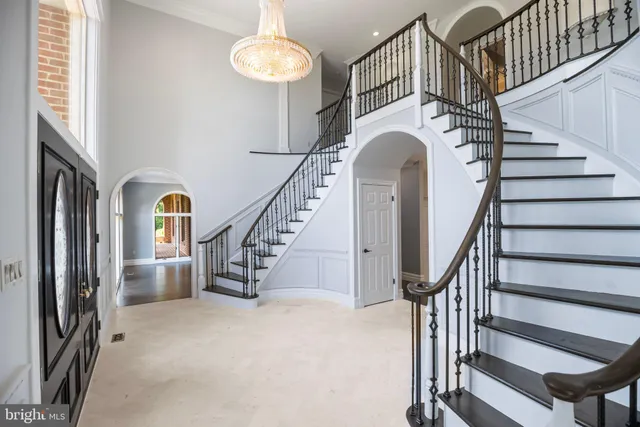 a view of entryway and hall