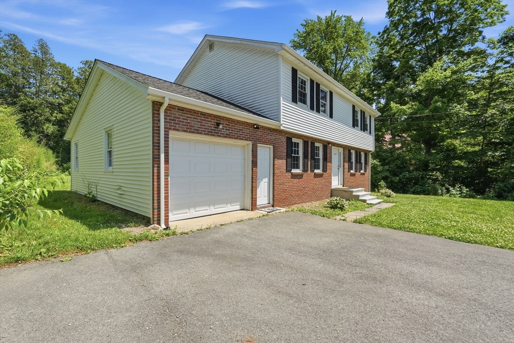 1107 North Pleasant Street Amherst, MA 01002 - Photo 3 of 42