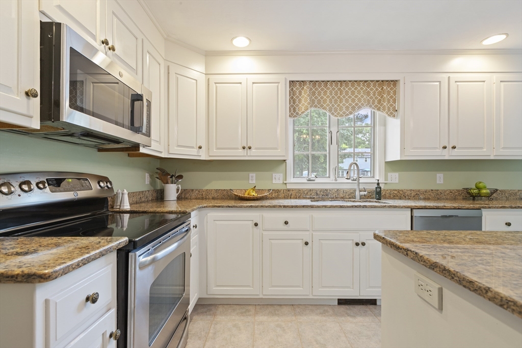 15 Little Tree Road Medway, MA 02053 - Photo 11 of 42
