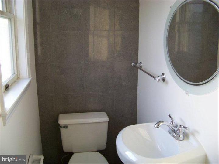 608 Shipley Lane Springfield, PA 19064 - Photo 12 of 17 Bathroom