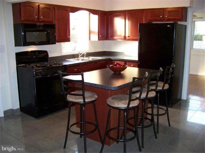 608 Shipley Lane Springfield, PA 19064 - Photo 5 of 17 Kitchen