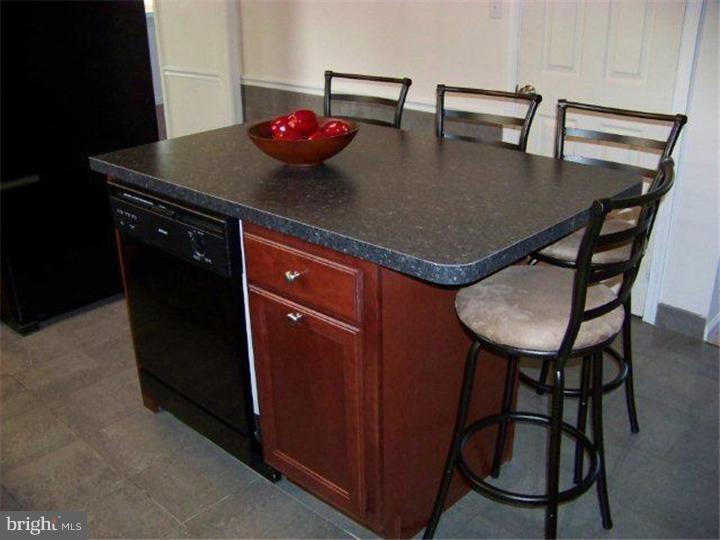 608 Shipley Lane Springfield, PA 19064 - Photo 6 of 17 Kitchen