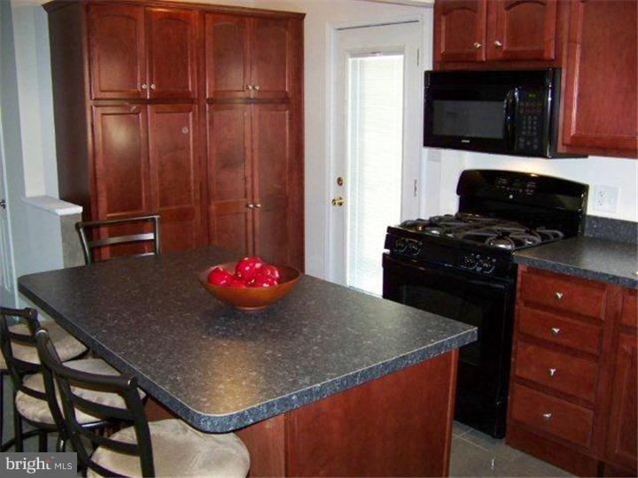 608 Shipley Lane Springfield, PA 19064 - Photo 7 of 17 Kitchen