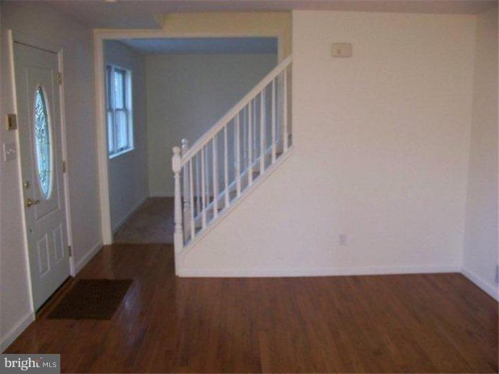 608 Shipley Lane Springfield, PA 19064 - Photo 10 of 17 Living Room