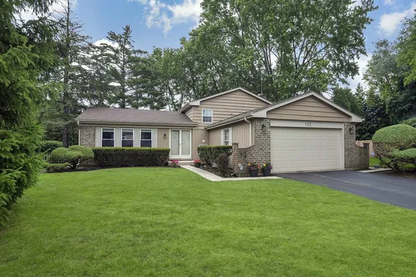 $599,000 | 133 Burr Oak Court, Deerfield, IL 60015