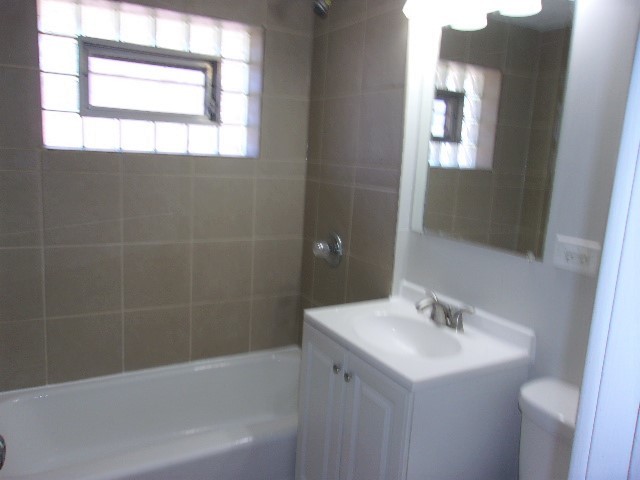 3936 169th Street Country Club Hills, IL 60478 - Photo 5 of 11 a bathroom with a sink and a bathtub
