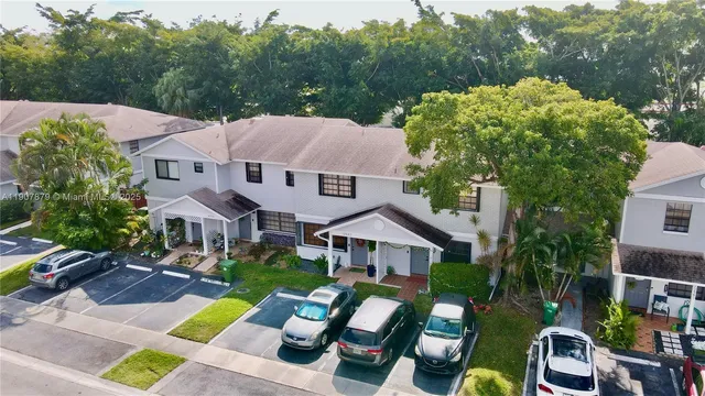 $365,000 | 10554 Northwest 3rd Street, Pembroke Pines, FL 33026