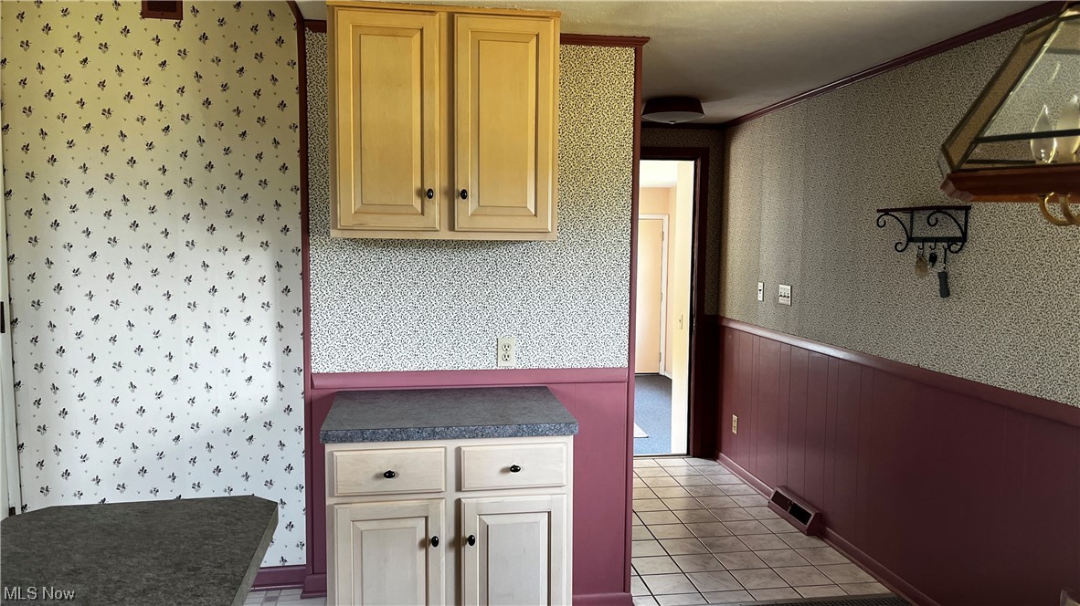 2795 Old Forge Road Kent, OH 44240 - Photo 9 of 31 Dinette