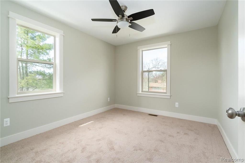 339 Lothrop Road Grosse Pointe Farms, MI 48236 - Photo 23 of 31