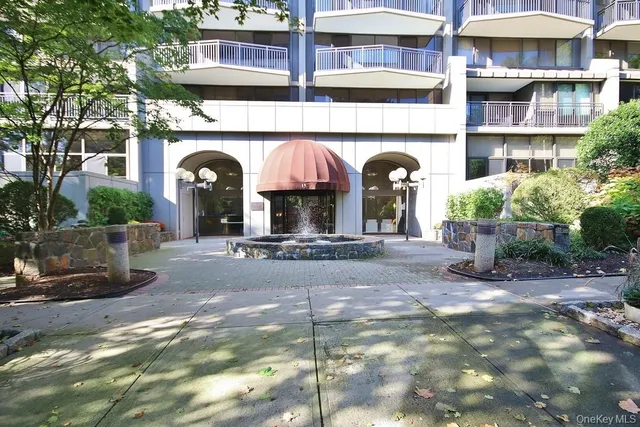 $470,000 | 15 Stewart Place, Unit 1R, White Plains, NY 10603