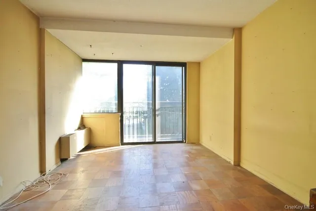 $470,000 | 15 Stewart Place, Unit 1R, White Plains, NY 10603