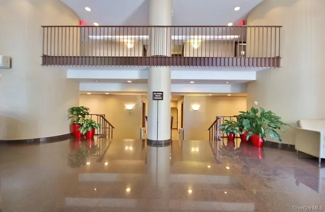 $470,000 | 15 Stewart Place, Unit 1R, White Plains, NY 10603