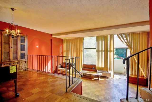 $470,000 | 15 Stewart Place, Unit 1R, White Plains, NY 10603