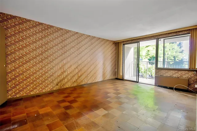 $470,000 | 15 Stewart Place, Unit 1R, White Plains, NY 10603