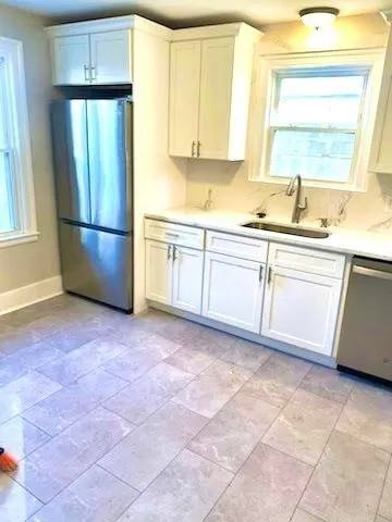 $2,300 | 385 Pleasant Street, Unit 1, Worcester, MA 01609