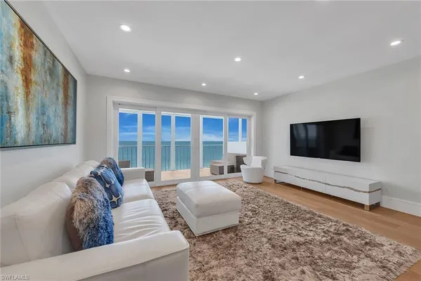 $25,000 | 2885 Gulf Shore Boulevard North, Unit 702, Naples, FL 34103