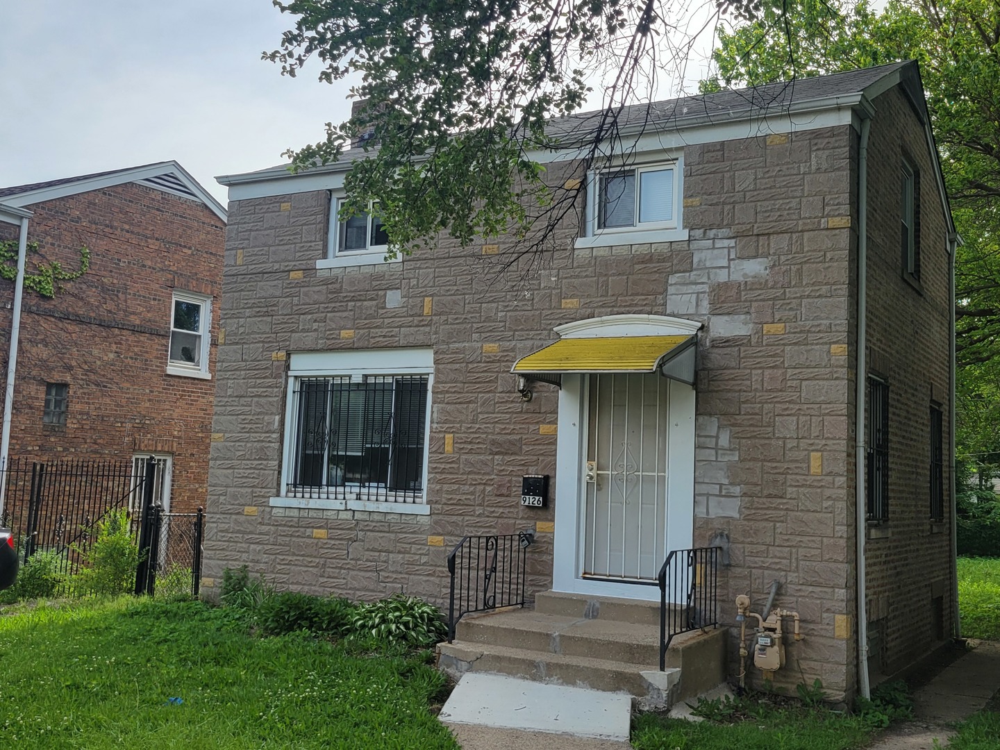 9126 South Perry Avenue Chicago, IL 60620 - Photo 2 of 22
