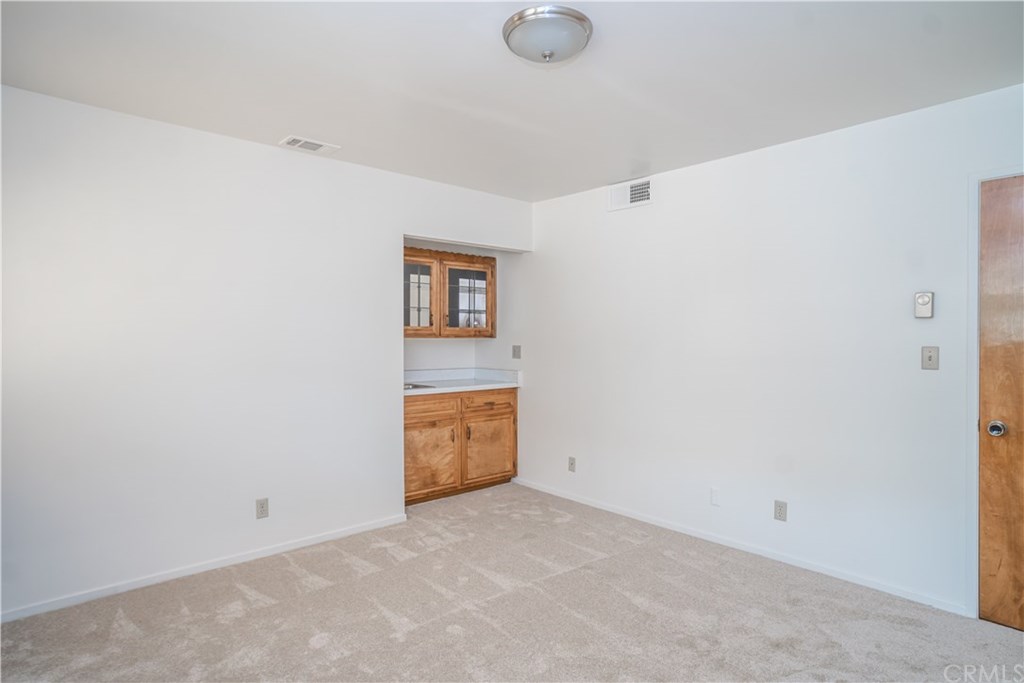 17301 Santa Rosa Mine Road Perris, CA 92570 - Photo 14 of 42 Wet bar!