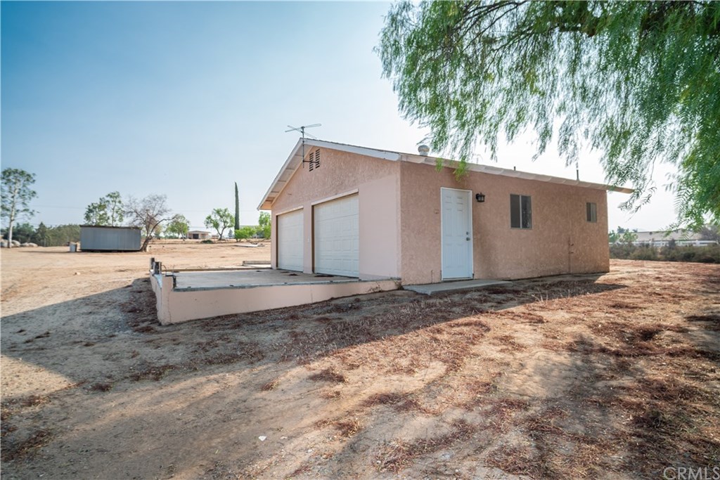 17301 Santa Rosa Mine Road Perris, CA 92570 - Photo 33 of 42 Second garage