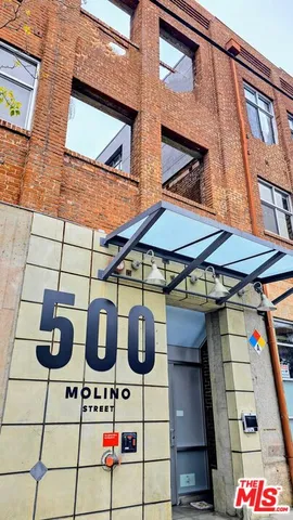 a view of a pathway with a house