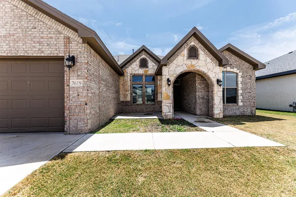 $2,695 | 7619 59th Street, Lubbock, TX 79407
