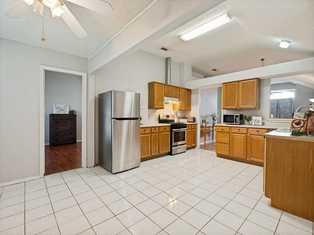 3605 Royal Valley Road Grand Prairie, TX 75052 - Photo 8 of 17