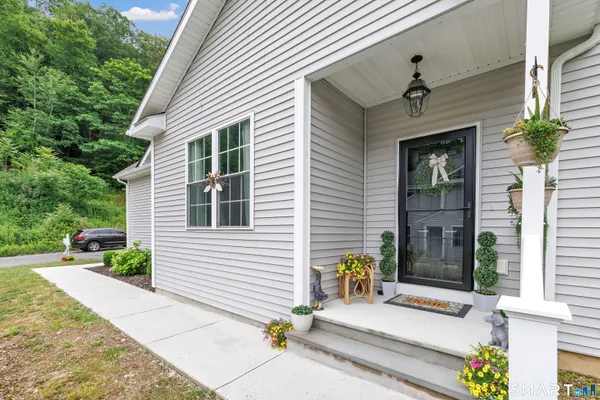$649,900 | 7 Oakview Lane, Unit 7, Bethel, CT 06801